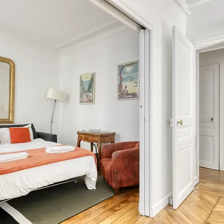 Apartment Perfect T2 At The Foot Of The Eiffel Tower-paris 7 *